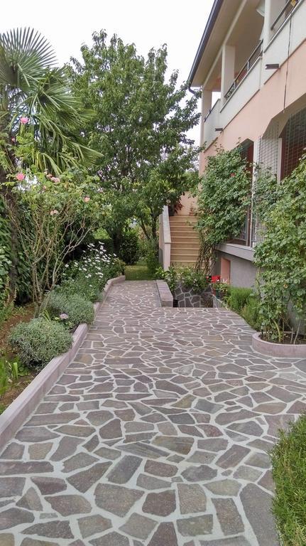 Rina Apartments لابين المظهر الخارجي الصورة
